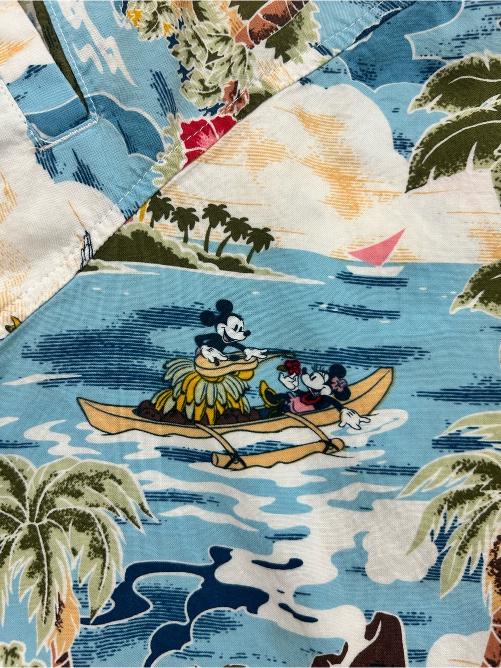 Men’s Disney Store Hawaiian character shirt button down size medium multicolor - Picture 8 of 11